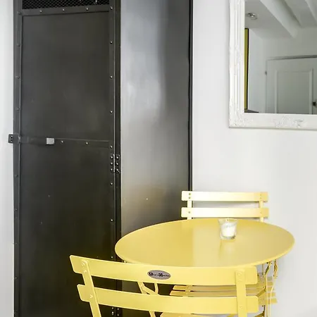 Studio Petits Carreaux * Paris